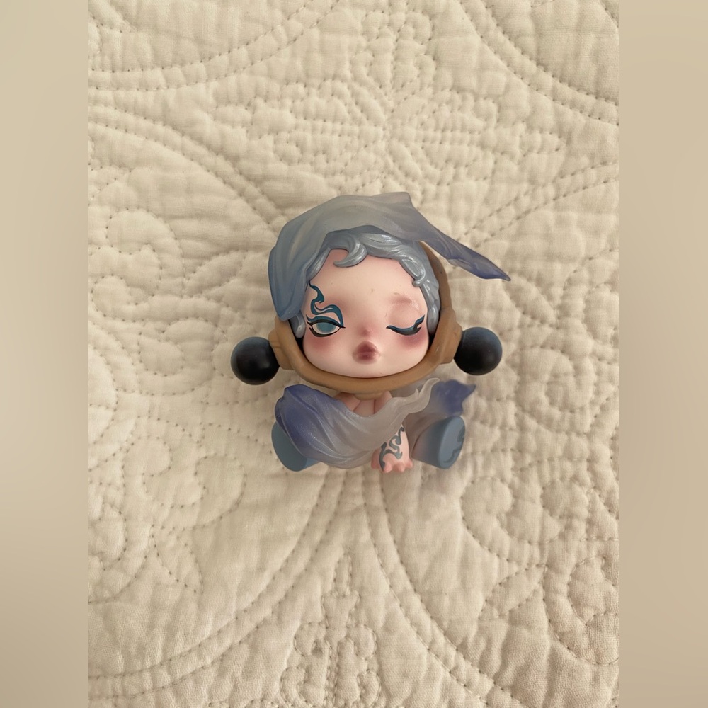 Pop Mart SKULLPANDA The Ink Plum Blossom Series Figure Blind Box (The Wind)